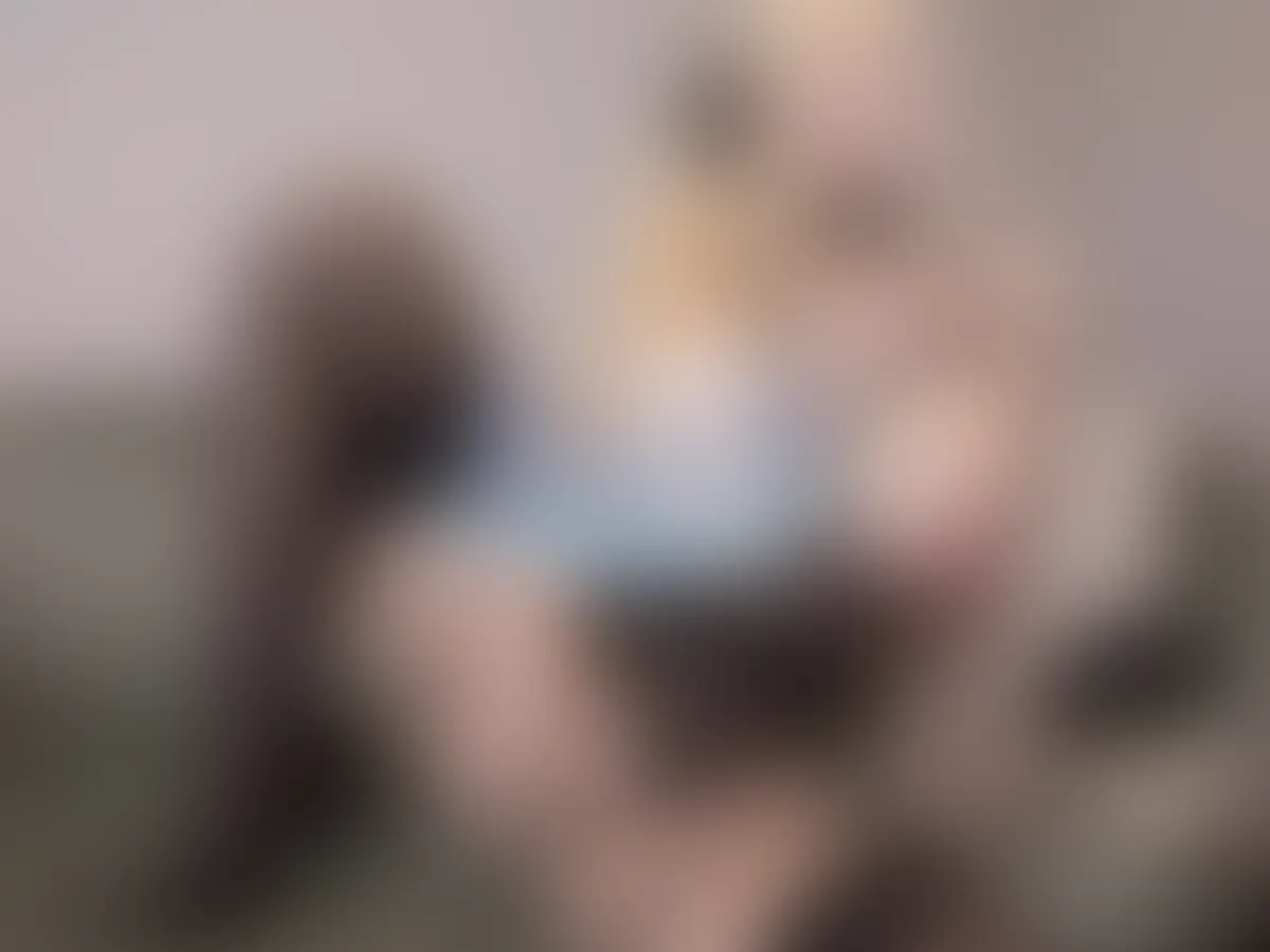 おっぱいが全部出ちゃうエッチなランジェでオナしちゃいました❤️
サイドポニーテールで可愛くしてみたんだけど、えっちな衣装と合ってるかな?🖤
ミニ電マ、ソフトな感じだと思ってたら、めっちゃ威力強くって
私のざこクリすぐイっちゃった…😭
プライベートだと気を抜いたら1~2分くらいでイくから、動画はいつも必死に我慢してますw🥹
今回、派手な出し入れはしてないけど
可愛い衣装とざこイキっぷりを楽しんでもらえたら嬉しいです💕 (2/2)
