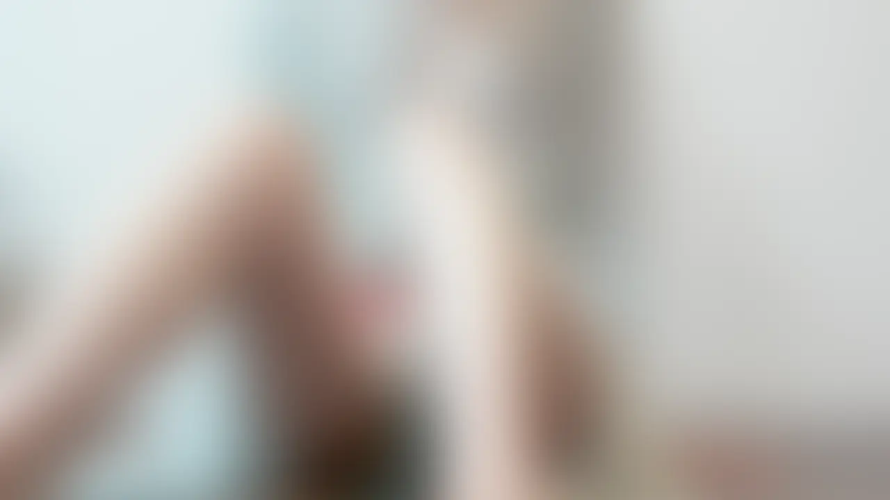 今回で2作目の投稿になります。🔞

前作を見てくださった方、本当にありがとうございました。今回もこうして作品として形にできたことを嬉しく思っています。😭

まだ処女だったころに興味から自分で撮影してみたときの動画で時系列が逆になってしまいますがまだホンモノを入れたことのない、異性に裸を見せたこともない状態で緊張していますが、素人の緊張感ある動画をぜひ見ていただけると嬉しいです♫
4アングル分ありますので順次、公開させていただきます🥰

まだ慣れていない部分はあるのですが、だからこそ今の自分にしか出せない空気感や、作り込みすぎていない自然な表情がそのまま残っている作品になったと思います。
今回はランジェリー姿での撮影で、見た目の雰囲気だけでなく、緊張感や高まっていく空気まで含めて楽しんでもらえるよう意識しました。🥺

少し不慣れで、でもその分リアルで、表情や仕草のひとつひとつに今の自分らしさが詰まっています。

ぜひじっくり楽しんでもらえたら嬉しいです。🩷
応援や感想もとても励みになるので、気に入っていただけたらぜひ反応をもらえたら嬉しいです。
これからも少しずつ、自分らしい作品を増やしていけたらと思っています。よろしくお願いします🌸🙇‍♀️ (2/2)