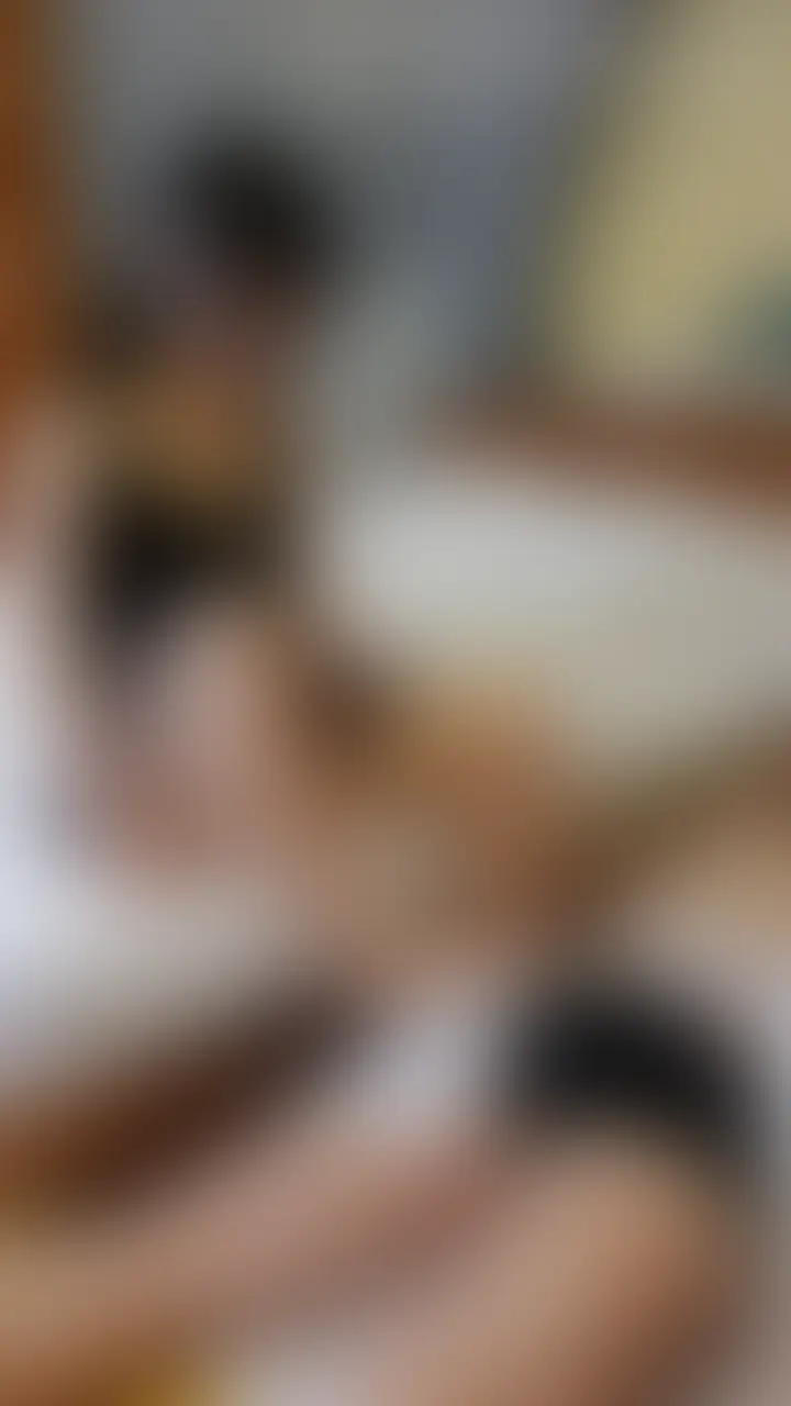 りん様の電気あんまです。

え❔❔足でこんな雑に弄られてるだけなのに
なんか反応してるんだけど～笑
これが気持ち良いんだー💗❔❔
初めてやったけどおもしろ笑
私の練習台になってね🥰

===================
※３アングル分の動画です (2/2)