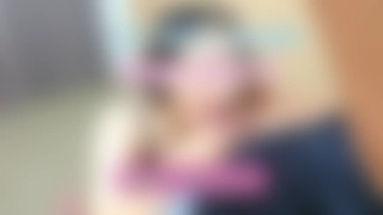 ブリーフって、なんでこんなにエロいの？♡
「我慢汁で染みてきてる…やらしい〜」って指で触って、舌先でネバネバをペロペロ…
タマタマだけを出してレロレロする焦らしプレイもたまらない♡

「もう我慢できないでしょ？」
ガチガチに我慢させられたちんちんを、ぬるぬる舌でねっとりご奉仕。
最後は、口の中で全部出させちゃう…♡ (2/2)