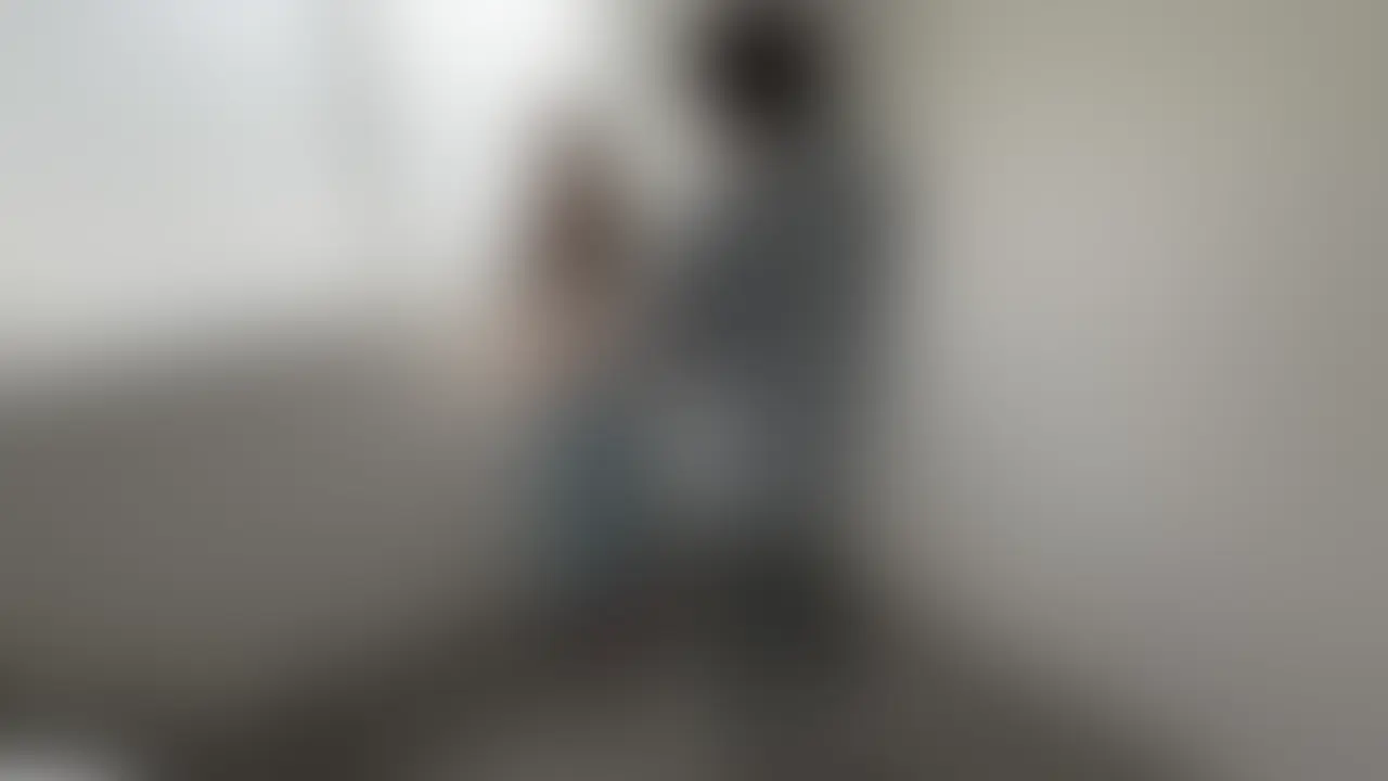 激ヤバ会社SEX‼️
会社に早番で出勤し廊下で朝から不倫中出しSEX‼️
なかなか二人で過ごせなく、お互いの体を欲していた。
一緒に会社に早番で出勤すればSEXをできると早番を希望して二人で朝から会社の階段で愛し合う。
SEXの途中下の階の同僚たちの声も聞こえる中ドキドキしながらSEXを続ける・・・
最後はしっかり中出しで愛を感じ合う‼️ (2/2)