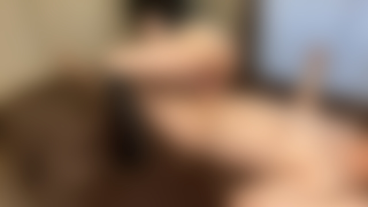 りんちゃんのプライベート初ハメ撮りです！りんちゃんが大好きな背面騎乗位とお掃除フェラを何回も繰り返し沢山絶頂！最後は大好きな精子を沢山中出し同時にまた絶頂！りんちゃんのいやらしいねっとりフェラと締りがよくまとわりつく膣内はとても気持ちが良いです！ぜひとも一度は体感してほしいほどの気持ち良さです！

膣内が気持ち良すぎて何回か暴発しそうになります！ (2/2)