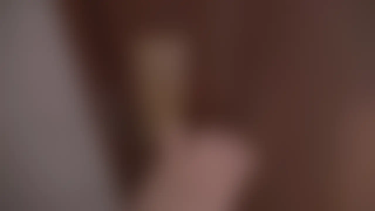 美乳過ぎるGカップで神スタイルのデリヘル嬢がマスク付け条件で撮影OK。美脚のストッキングでパイパン見せながらの足コキが最高過ぎた。本番はお預けされたけどムチムチのパイパンでマンずり、ちょっと先っぽ入って我慢汁注入しました。手コキで揺れる美乳Gカップがエロくてチンコギン立ちです。 (2/2)