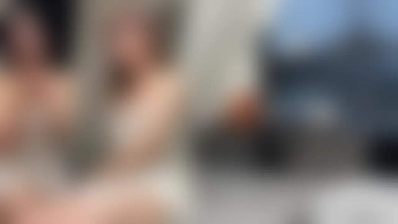 ※動画プレゼント企画実施中　最後まで見てください

【CAの美人二人組ギャルと4P乱交】
さな【27】・れいな【24】

正面カメラ　裸

初の二枚抜き3Pです
前に抱いたCAのさなと先輩のれいな
何か3人で飯でも行こうってなって2人が部屋に来た

れいなもさなも俺の事かっこいいって言ってくれて何だかんだ優しいと気に入ってくれる
でも他にも女とかいるとか彼女いるとか好き勝手言ってる

そして先輩後輩2人の美人CAと一戦交えた後

もう一回やる流れでちょっと名案が…

結構人にやらせる癖がある俺だけどこの二人が俺の友達のはやととHしてる姿見たいなってことでこっそりラインで呼び出した

そしてさなとれいなに提案

4Pしない？と言うと「りょうくんだからHしてるから他の人は嫌だ」と言う事でさすがに断れる

「だめ？」って聞くと二人とも弱いｗ
断わられまくったから拗ねる

「もう萎えたから帰って」と言うと二人とも「ごめんね」って謝ってくる

ずっと拗ねてるとさながれいなに「顔見てから決める？」と妥協案を出してきた

そいつはめっちゃイケメンだから多分平気！

はやとを見た二人は「めっちゃイケメン！」ってテンション上がってる

はやとは伸長も182センチあるしイケメン

「二人ともあり？」と聞くとありっぽいｗ

さなとはやと俺とれいなのペアになってＨが始まる

男2と女2の乱交キス
めちゃくちゃ絵になる

何しろあのさなが俺の友達とキスをしてるだけで興奮する

キス　手コキ　フェラ　ペアで見ると大迫力

で！はやとにさなとれいなにダブルフェラさせる
あの俺のセフレ2人が友達のを舐めてる
興奮する

それから男ふたりでさな1人やれいな一人を攻めたり

4P乱交最高だな！

ラストがお互い興奮しあってはやとが先にさなに発射！

次に俺がれいなのまんを使ってさなに乳首舐めさせさっきの光景を見ながら大発射

この4Pまたやろ！

🎁フォロワー獲得プレゼント企画実施中🎁

この動画に【いいね】と【ブックマーク】と【さな】とコメントしてくれた人の中で抽選3名の方に今まで投稿してきた動画の中からランダムで１つダウンロード版動画をDMにてプレゼントします
プラン加入者、未加入者関係なく【フォローしてくれた人＋上記3つやってくれた方】の中から抽選致します
何卒よろしくお願い致します
フォロワー限定なので、フォローもお忘れなく！

タグ
素人　個人撮影　巨乳　変態　ハメ撮り　美乳　美女　乳首
お尻　フェラ　手コキ　中出し　騎乗位　生ハメ　顔出し
パンチラ　NTR　ギャル　下着　ミニスカ (2/2)