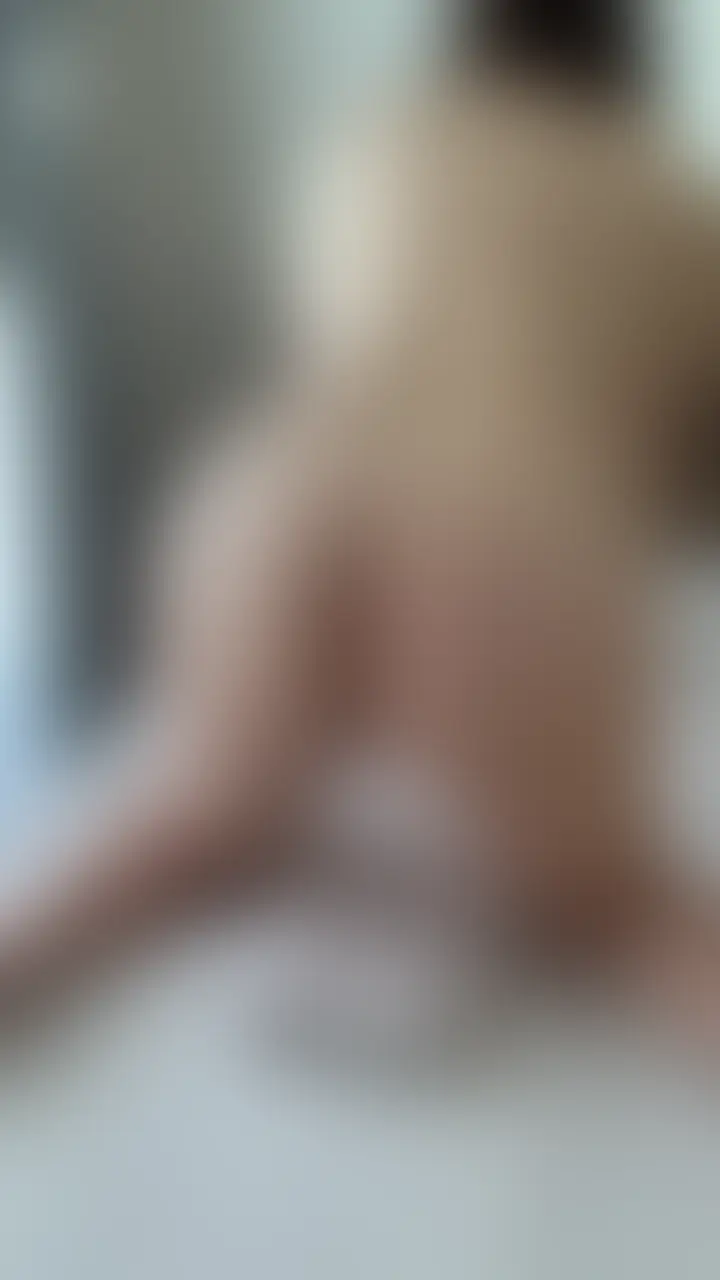 朝からウズウズしてたので、
バイブを使ってオナニーしちゃいました🙈💦
お尻も大きいし、アソコがクチュクチュいっぱい音がしてて…
すごく恥ずかしいですが、もしよかったら観てみてください❤️
┈┈┈┈┈┈┈┈┈┈┈┈┈┈┈
右側の「♡いいね」や「保存」をしてもらえると嬉しいです🥰
┈┈┈┈┈┈┈┈┈┈┈┈┈┈┈ (2/2)