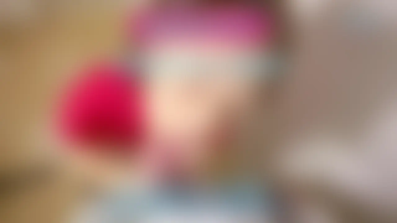 【主観映像で感じてね💕】「おかえりなさい♡」玄関で待ち構えてた私は、ムラムラしちゃってて…「いますぐ舐めさせて?」って即フェラ♡
「玄関ってちょっとやらしいね…」って興奮しながら、先っぽをぺろぺろしちゃう。「後でたっぷり挿れてね♡」って甘えながら、今日はわたし主導のご奉仕です。 (2/2)