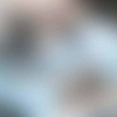 経験3人のウブな黒髪少女に半外半中の鬼ちく発射。膣から流れ出た精子と腹の上の精子をかき集めチンポに塗って再挿入。従順なのでエグいアナル舐めもさせてみた
窓際で撮っていると色が飛んでしまうほど肌が真っ白で、本当にきれいな体をしています。おっとり天然キャラで、まわりがセックスを済ませていくので焦って何となく出会いのアプリを試してみたら、悪いおじさん数人に食い物にされてしまったという気の毒な子です。
ゆっくり丁寧なフェラでいつまでも未洗チンポをしゃぶってくれるドMで、言われるままえぐいアナル舐めもこなしています。3人しか経験していないため挿入ではまだ痛い様子でしたが、ゆっくり動いてやると次第に「気持ちいい」と漏らします。「半分痛い半分気持ちいい」の初々しい反応を是非ご覧ください。
最後は外に出すと見せかけて、きっちり中に出し、腹の上のザーメンをかき集めてチンポに塗ったくり再度ピストンしておきました。ピンクの極小おまんこから精子が流れ出てくるところも見所です。 (2/2)