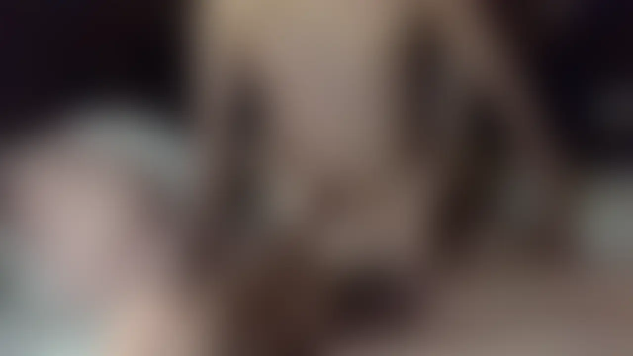 歳下美女に後ろからおっぱいあてられながらひたすら亀頭責めされて潮吹き迄させられる。。 sample 1