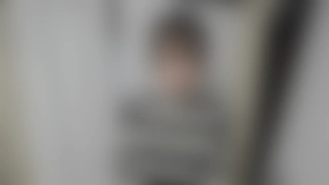 こちらは、全編ぼかしの入った動画です🥰
【匿名度AA:トップシークレット!】神谷町美容外科受付/人妻(29歳)/端正な顔立ちにスレンダー8頭身の優雅美女/クリニックの顔としてアイコン化される物腰柔らかな最強ビジュ/仕事中は上品な立ち居振る舞いなのに…本性はゴツい男に背後から軋むほど抱きしめられ征服されたい欲求不満マゾ/陶酔ヅラで悶えてしつこい舌を吸うベロちゅう/ヨダレ溢れながらの乳首舐め/小動物系見つめフェラで濃厚ザーメン全飲みごっくん
よだれが漏れちゃうキス👄とフェラチオ💕
こんにちは、ど素人ポルノ@麗子です。
今回のAVごっこは
神谷町にある美容外科🏥で受付
のお仕事をされている
お友達のTちゃんのえち動画🔞です。
誰もが振り返る端正な顔立ちと
スレンダーで華奢なボディラインながら
8頭身という非現実的なスタイル✨
で、受付スタッフにも関わらずもはや
クリニックのアイコン💎
的な扱いを受けているらしく…
実際、訪院されるお客さまの中には
あの受付の女性のようにして欲しい
というリクエストをされる方も
いらっしゃるほどの天使ぶり
しかも、物腰柔らかく、優雅な立ち居振る舞いで
デリケートな相談にも丁寧に寄り添う
受付としても完璧なTちゃん💯
そんな「可憐」で「たおやか」な彼女が大好きな
いちばんのご褒美は
身体の大きな男性に
軋むほど強く抱きしめられること🥰
しかも、背後から💕
という、ちょっとマニアックな
征服されたい欲
らしくて、だからなのか、好きな体位は
抱擁バック
っていう聞いたこともないどころか
想像も出来ないオリジナルなエッチをしてるとかw
そんな変態カマトト奥さまな彼女に
今回お願いしたのは
すべての女性が愛してやまない
ディープキス💋に特化したあの人気企画です。
「ベロ👅見せて」
カメラマン氏に頼まれて舌👅を見せるTちゃん、
指でイジられると指フェラ👄👈を披露します。
濃厚キスでヨダレを飲ませた後は、
男を仰向けにして乳首舐めや肉棒🍌に舌を這わせたっぷりご奉仕。
フェラ👄と乳首イジり👋の三点責めが飛び出す辺りは、さすが人妻って感じです💛
男の限界が近づき仁王立ち口淫👄&手コキ👌で追い込みをかけると、
舌上発射でザーメンをキャッチ💦
お掃除フェラで尿道に残った汁を吸い出すと
手のひらに大量の白濁汁を吐き出して質や量を確認。
最後は改めて口に含むと美味しそうに飲み干してくれました💯 (2/2)