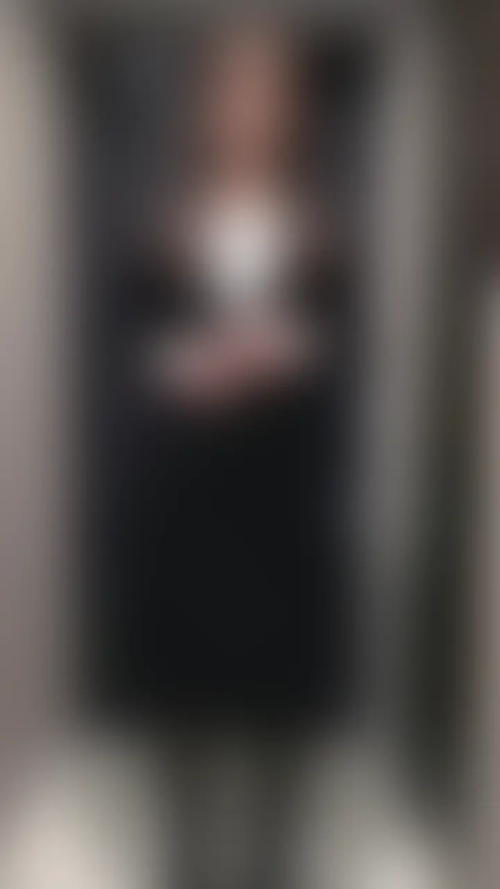 こんばんは、ひなです♡
今回は前にもした帰って来てすぐに玄関先で
声を我慢しながらディルドを使ってオナニーしちゃいました...//
外に声が聞こえたらやばいから
我慢しながらしてみたけどディルドでしてたから
ちょっと我慢出来ずに声出ちゃってました..🤭💕 (2/2)