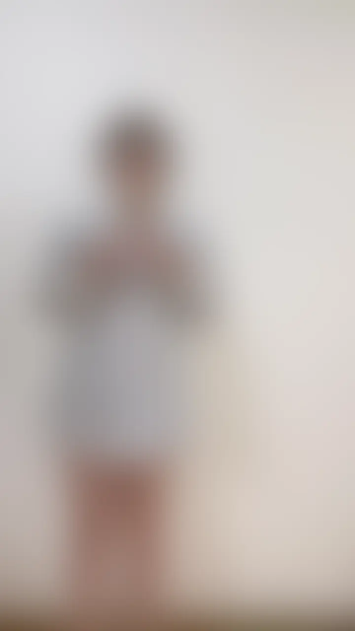 いいねと保存をしてもらえると嬉しいです🥺💕
「顔出しなしver」
なんとなく元旦那のYシャツ着てたら、
ムラムラしてきちゃって…🫣💗

そのまま触ってたら気持ちよすぎて、
何回もイッちゃって、最後は腰抜けちゃった…💦

想像よりヤバかったかも。
ちゃんと最後まで見届けてくれますか？💕 (2/2)