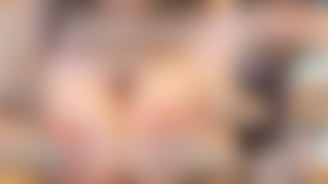 いきなりアナル舐め!
大好評じゅりちゃんのパイズリ第3弾です。
なんと今回はご本人から顔出しokの許可が!
今回はご奉仕プレイぽくいきなりアナル舐め!おちんぽはまだお預けです。
お尻の穴が十分にふやけたところで、おもちゃでも入れてもらうかと思いましたが
なんとか思いとどまってフェラへ…
竿、裏筋、付け根、袋の方まで丁寧に舐め尽くしてくれるじゅりちゃんのフェラを
思っ切り堪能した後はお待ちかねのパイズリです。
じゅりちゃんのパイズリはトルネードパイズリとでもいいましょうか、巻き込む感じの動きが
あるので単なる上下運動ではないのです!射精へ向けて一直線という感じではなく、
生殺しのような、ねちっこいパイズリで徐々に絶頂へ導いてくれる感じです。
唾液とローションが混ざったぬるぬるの谷間でしごかれるちんぽは至極!
時間をかけたねっとりパイズリにパイズリフェラ…。そしてラッシュの動きでフィニッシュへ。
最後はものすごい射精感が…。抜かれている方がヘトヘトになってしまいます…
最後はお約束、挟射でフィニッシュ。
唾液とローションが混ざった濃厚ザーメンを爆乳で搾り取ってもらいました! (2/2)