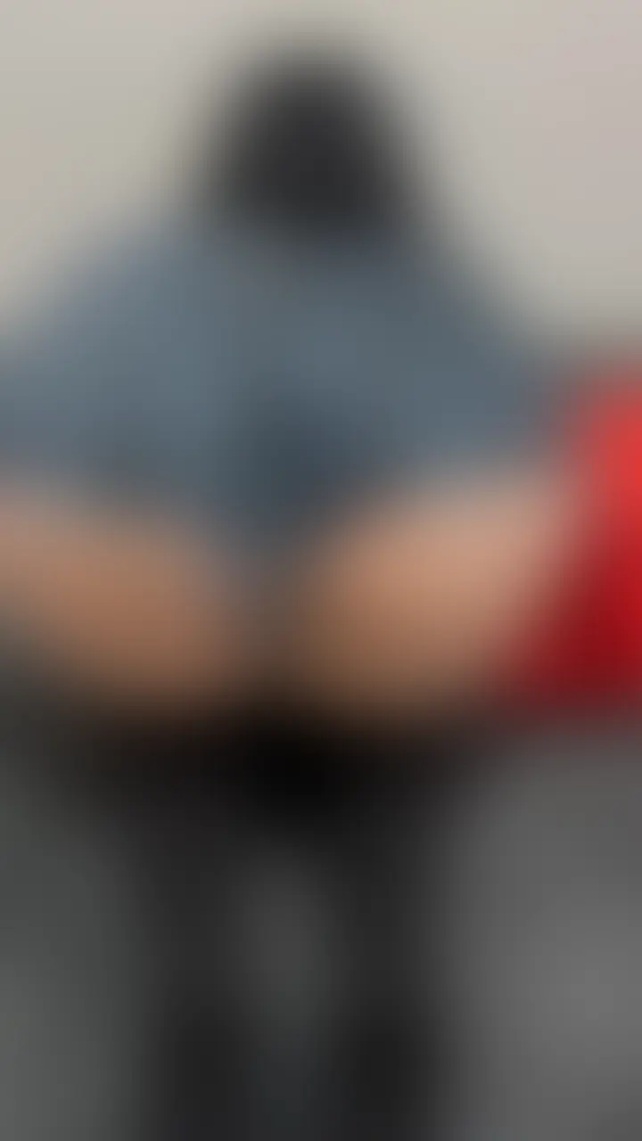 パンツ越しにアナルの匂い嗅がれた🍑💭💦 (2/2)