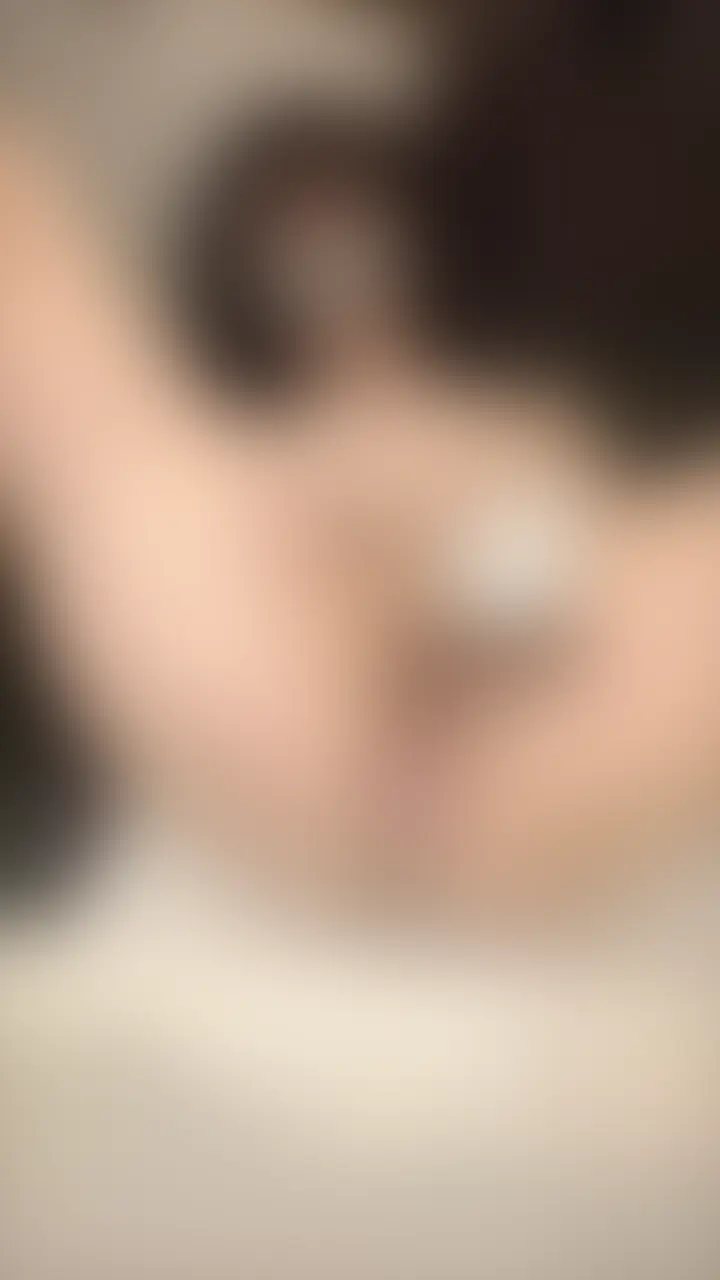 アナルフェイスト入れながらTENGAエッグでクリシコしゅごくて逝きすぎた❤︎
クリちんぽ勃起しすぎて擦るたびに”オ゙ッ゙♡ オ゙ッ゙♡”って声とまらないからドマゾなの再確認したしたし動くたびにアナルが開いたり閉じたりして腸がいじめられて頭真っ白なっちゃた。 (2/2)