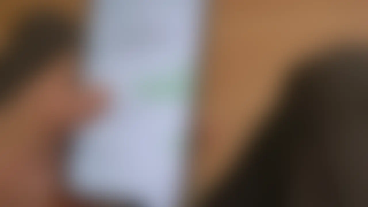 剛毛レイヤーのエロROM撮影して生ハメ。
前にハメ撮りしたコスプレイヤーからエロROM撮影を頼まれて生ハメもしてきた。可愛い衣装なのにマンコが剛毛過ぎてはみ出してる。膣浅でデカチンが半分しか入らないけど撮影中にムラってたようで挿入したらグチャ濡れ。 (2/2)