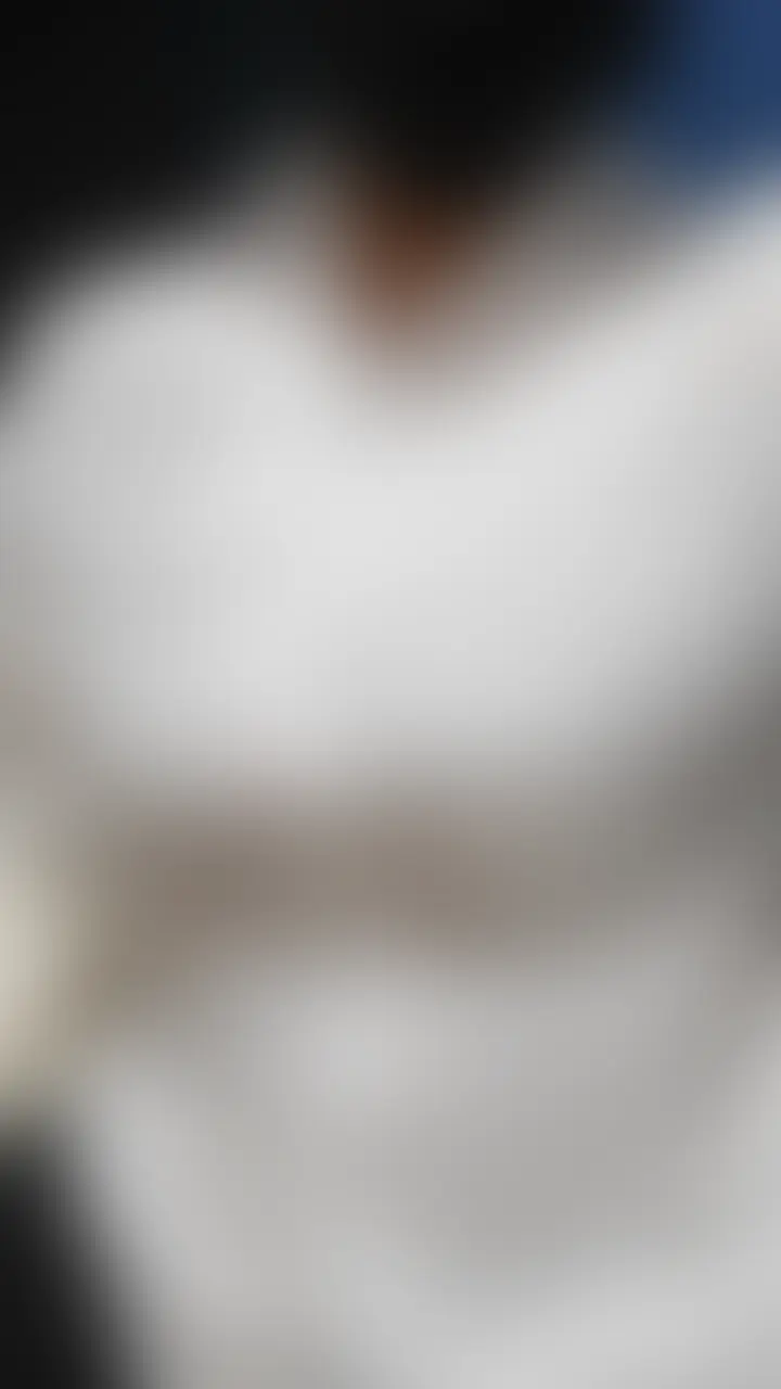 LカップむちむちOL🤍藍野あい「Yシャツ着ると、おっぱい感なくなっちゃうんだよね...💦」の投稿サムネイル