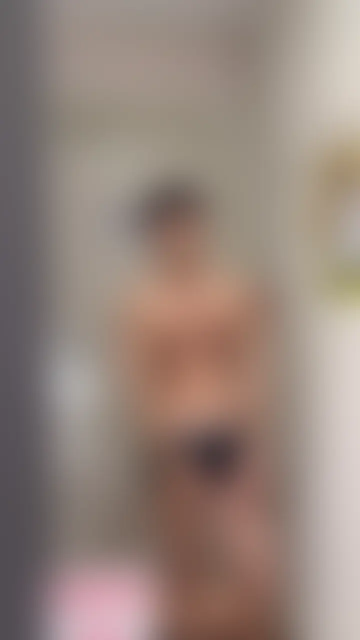黒カルバンクラインでセクシーポージング💪 sample 1