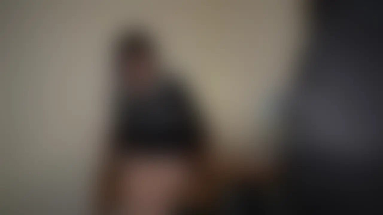 【完全顔出し】｢分からせ｣セッ〇ス。マゾメスとして身体でお詫びさせていただきました…♡

昨年、脅威の270万インプレッション
5000RTと6.7万のいいね数をSNSにて獲得した
｢バチボコ セックス動画｣。

今回はこちらの続編、後日の｢分からせ｣交尾動画になります……。

￣￣￣￣￣￣
ある日呼び出しを受け、ご飯でもたべるのかな〜とポヤポヤの気持ちで足を運んだ私。

ちょっと話があるとお怒りの
バチボコのセクアポ相手、るでぃさん。

私の失念でメンションをつけていなかかったため、
今回、全身全霊でるでぃさんの性従事として御奉仕致しました。

御奉仕する身なのに…ッ♡
気持ちよすぎてイ〇マで脳イキ♡♡
おち〇ぽ欲しすぎてバカになっちゃった尿道から大量おしっこ噴射ッッ♡♡♡
ビッシャビシャになるまで潮吹き…ッ♡

超濃密、濃厚な御奉仕になってしまい、
あの、御奉仕というよりご褒美をいただきまして

ありがとうございましたぁ…♡♡♡
……………………………………

この動画に
いいね＋保存ボタンを押す
↓
コメントで「かわいい」と入力
↓
未公開動画を抽選で2名様にプレゼント🎁🌸

良いコメントは当選率が上がるかも...？
ご参加お待ちしております♡ (2/2)