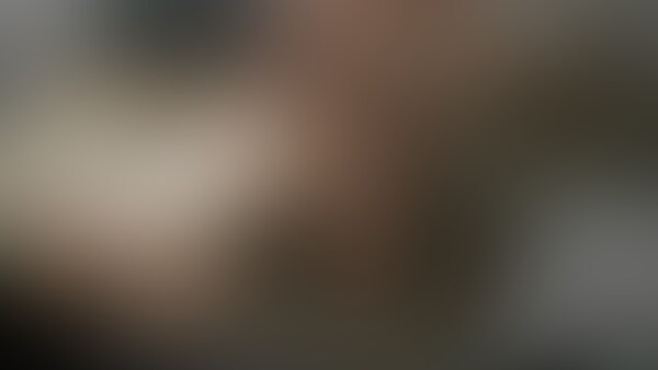【タイトル】
【白昼堂々、仕事中にヤリにくる生保レディ美咲:〝マッサージからコッテリいただきました〟】
【作品内容】
いつもミルコンをお引き立ていただき誠にありがとうございます。
生保レディ〝美咲(MISAKI)〟編の公開です。 853-922 冒頭動画
初交尾から二日後に、生保レディ美咲からまた連絡が入り
「今日、日中時間ありますかぁ?」との事で、時間を調整し彼女に会う事にしました。
彼女の〝つもり〟は解りませんでしたが、玄関入るなりのベロチューでぶっ飛びました。
「シャワー借りてイイ?」体をキレイに洗い済ませ、美咲を見るやビックリ!
私好みのTバック姿でヤル気満々な美咲でした。
初交尾で気にってもらえたのか・・・、男冥利に尽きますね。
ピンヒールを美咲に履かせて、変な興奮を覚えた私は、珍しくマッサージから入りました。
そして、性感マッサージへと移行し、自然な流れで・・・
今回は二回目という事もあり、じっくりコッテリ責めてあげました。
今後の〝開発〟への重要なひと時ですので。。。
美咲の淫乱BODYを是非オタノシミ下さい。
何度も挿入し、何度もフェラ&イラマ
イイ声出して、乱れる生保レディ美咲。。。
【収録時間】41分54秒 mp4
視聴環境には充分考慮の上、是非御覧下さいm(__)m
本作品はミルコンのオリジナル個撮動画です。
◆日本国法律を遵守した内容ですので、当然ながら局部モザイク編集をしております。
また素人モノであります故、顔モザイク編集アリです。
※出演者の同意を経て撮影した記録です。
※日本国法律を遵守した内容で、出演者は全員20歳以上であることを身分証明証により確認しております。
※コンテンツの著作権及び著作使用権、出演者、肖像権については、当方に御座いますので
一切の無断転送、転売、利用は禁止としております。
※今後の活動に多大な影響が御座いますので、当方作品の、無断利用を発見した場合は
こちらまで通報のご協力をお願いいたします。 (2/2)