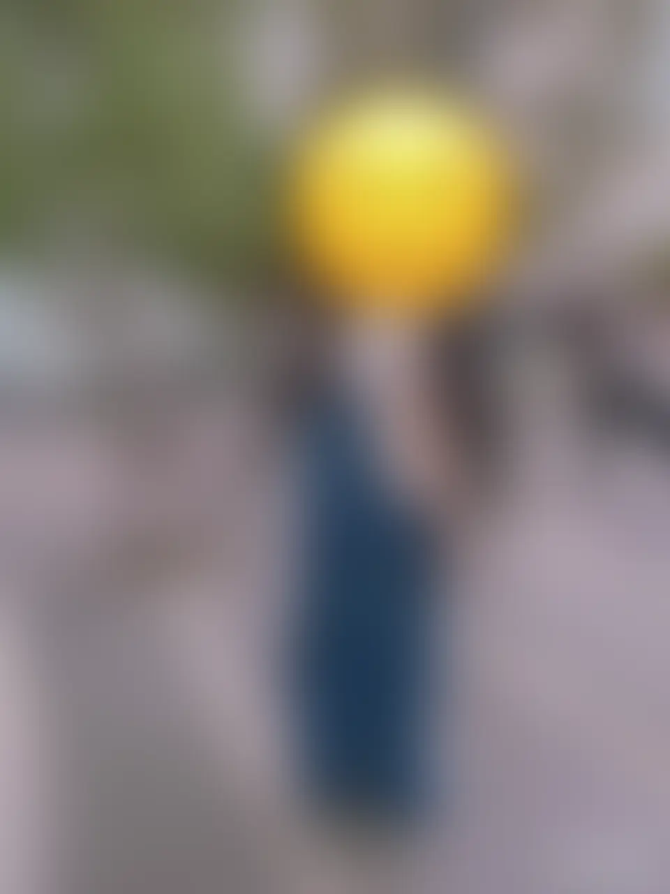 派手なパンツが丸見え (2/2)