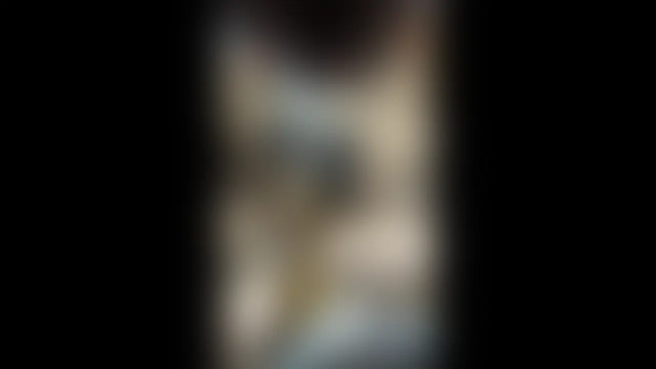 【本屋で本の案内をしてもらって帰宅中に声をかけて上京したての超地味子をお持ち帰り即ハメ成功】

みな【19】本屋の店員
メイン　服

本屋で女を落とすための猫の本を探してて店員に聞いた
これでもかというくらいの本屋にぴったりな地味子

たまにはこういう子も喰いたくなる
こんな真面目な子がHになったらどんな顔するのか…

本屋から見えるスタ〇で時間をつぶし彼女の帰りを待つ
閉店間近だったのですぐ出てきた

帰るのか駅に向かう【みな】
そして声をかける
猫の話ししませんか？と言うと笑顔で『します』とご飯に行くことに
ちょろいな笑

そのまま部屋に連れ込む
聞こえないくらい声が小さい真面目な子
去年地方から猫カフェを開く夢を叶えに東京に上京してきた

彼氏はいないが好きな人はいて今告白されてOKの返事をしようとしてるらしい

猫の動画を一緒に見る
その隙にキスをする
「だめ？」と聞くと「好きな人いるから…」と戸惑う
もう一度長いキスをするやはり好きな人いるからと断れるが
流されやすいのでそのままキス落とし

フェラを頼むと「そんなつもりじゃなく家にきた」と言うが流れでフェラをさせる
従順にフェラをする【みな】

攻めるとどんどん感じて来る
経験が少ないせいか感じまくる

何度かイカせ「ゴムつけるね」と挿入しようとすると
まだ「好きな人いるんで」と断ってくる

だが関係なく挿入
はい、即ハメ完了　楽勝
ついてるとどんどんアンアン言いながらイキまくる

さっきまで本屋で笑顔で働いてた子と即ハメとか興奮してイってしまった

みなに告った奴ごめんな
ごちそーさん (2/2)