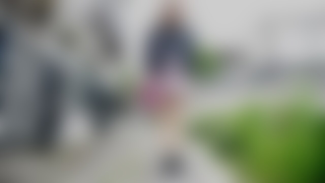 着衣と下着姿の2画面比較リクエスト作品。
20歳の美容専門学校生。
脚が綺麗で身長165㎝。
バレーボール部に所属。
それから10㎝くらい背が伸びました。
バレエ教室に通っていました。
今でも体が柔らかくストレッチは欠かさず日課にしている。
美容師仲間とお互いに髪を切ったりカラーリングをしています。
二人○○○でお○○○ちゃんがいる。
肌が白く日焼けしても赤くなって白く戻ってしまう。
ガールズヒップホップのダンスを友達と練習している。
洋服を買うのは原宿で、可愛いと思ったら全身トータルで衝動買いしてしまう。
最近した買い物は全身脱毛で今も通っているところ。 (2/2)