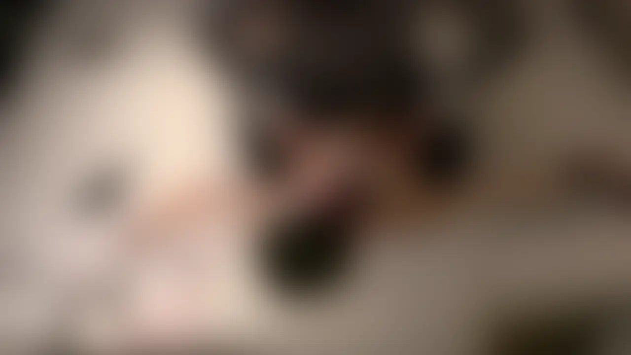 くすぐり苦手な女子大生みこちゃん、今回もたくさん乳首責めをされてビクビク跳ねてます♡
女の子が乳首で感じてる姿ってなんでこんなにエッチなんだろうね…

後半は全身をたっぷり舐め回すように観察できる主観映像で、女子大生みこちゃんがすぐそこにいるかのようなドキドキ感を感じられます♪

ぜひ楽しんでねー！ (2/2)