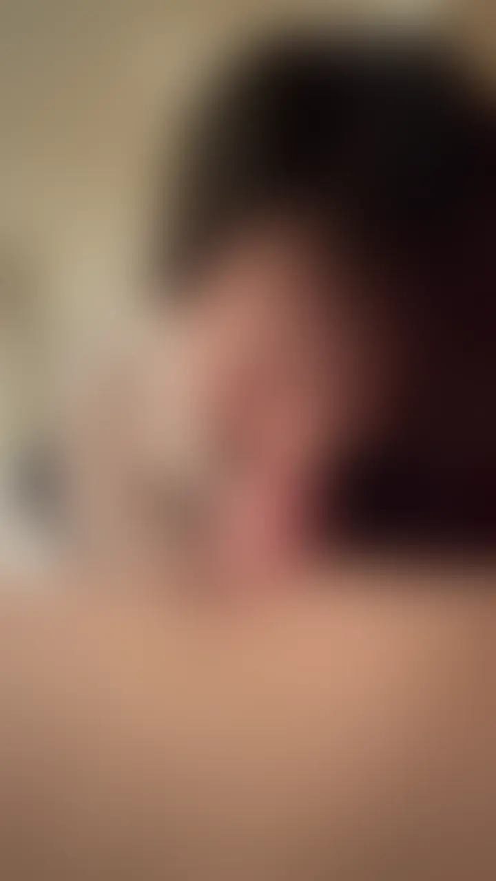 【美巨乳図書委員合法L〇Kが教育実習生とスリル満点密会濃厚fxxk】
L〇K Note page.23 温厚な美巨乳合法L〇Kが2人の人生を特大狂わ背中出し
図書委員で人見知りな莉音とOB教育実習生との間で起きた悲劇
His Heart. His Life. His chinpo. Rion's
翻訳:彼の心、人生、ちんぽを莉音が全て支配することに
〜経緯〜
普段は図書委員で大人しく人見知りであるという莉音は
学校、いや、クラスでもあまり目立たないほどの存在感であった
しかし、教育実習生の登場により全てが狂い
奥底に眠っていた生物的本能の牙を剥き出しにしてしまう
卒業生である教育実習生はとても人気があった
その理由は明確で、「優しい・面白い・賢い・イケメン」
他クラス、他学年、職員室にもその噂はすぐ広がった
その中でも一際、熱がこもっていたのが莉音だった
普段は男子との会話を全くしない、そもそも
男に興味があるのかわからないレベルの行動をとっていたが
今回は獲物を狩る百獣の王ライオンのようにギラついていたと
LlNE交換は禁止されていたが、そのルールを破って交換
そこから毎日連絡をとり、タイミングを見計らい攻撃
そしてついに一線を超えてしまう...
狙っていた獲物を狩ることができた承認欲求により
普段冷静沈着な莉音も浮かれてしまい
何人もの女友達へ見せびらかしてしまう
それをよく思わない友達がクラスのLlNEグループで拡散
莉音は一瞬の天国とこれから半永久的に続く地獄を味わうことになってしまう
当然、教育実習は打ち切りとなってしまった
そのことに怒り、恨みを心に宿した生徒からのリークである
理性で自分を抑えられなくなった時の人間は愚かなものだ...
図書委員が牙を向いた40:31
※無断転載は開示請求、賠償請求します。 (2/2)