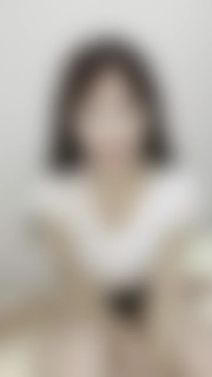 母乳手コキ&言葉責め🤍変態人妻が母乳や唾液を使ってぬるぬる責め…挿入まで耐えられますか?
右側の【いいね】や【保存】もしてくれったら嬉しいです🤍
あやねです🤍
いつも責められるのが好きなあやねですが…
今回はあなたのお◯んちんをとこと責めちゃいます💕
母乳をたっぷりかけてぬるぬるにしたり、
唾液を垂らしたり…
気持ちいい事を確かめながら
たっぷり楽しませていただいちゃいました…❤️
お◯んちんをおねだりしちゃうまで
耐えられるかやってみますか? (2/2)