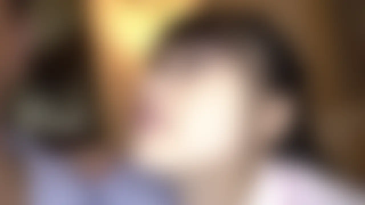 めちゃめちゃカワイイ子です。
しかも、メガネ、ツインテール、パジャマという最強コラボ。
下の毛生えてないです。パイパンです。
色々あって最近一緒に住み始めたんですが
寝る前にいつも私を誘ってきます。
始めはおとなしい子だと思ってたけど本当は真逆で。
きっと他のオジサンにもこういうことしてきたんでしょうね。
で、気が付いたらチンコを舐められてて。
若い子の口の中はマジでヤバイですね。
興奮しまくりでそのまま手コキで出してしまいました。
この子、しばらくウチに泊めておくことにします。 (2/2)