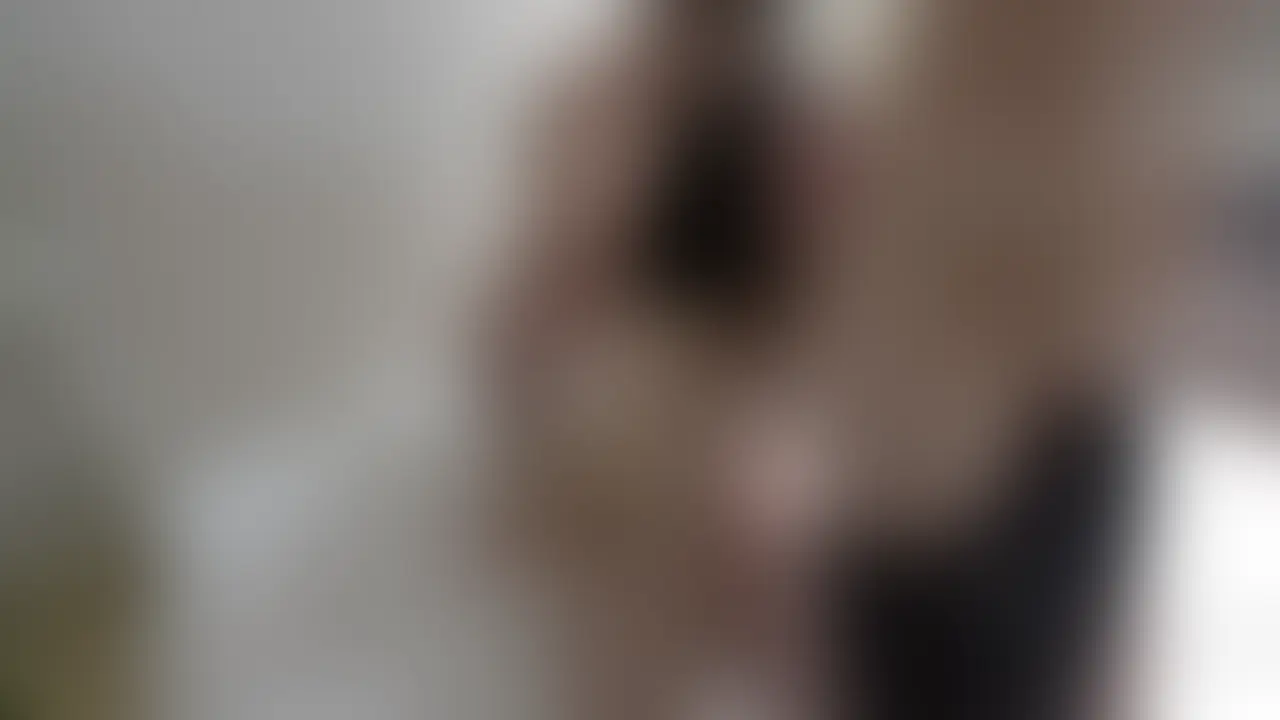 久しぶりの大人数プレイ！パート4　
激しいSEXでイキまくってお腹にいっぱい出された精子を一滴残らず指で掬い取りお口にごっくん、男性の指についた精子も舐める本当に精子が大好きな妻あかり♪
後半は単独さん達とイチャイチャしながらSEXをニコニコで楽しんでいる素の妻あかりで興奮して貰えると嬉しいです (2/2)