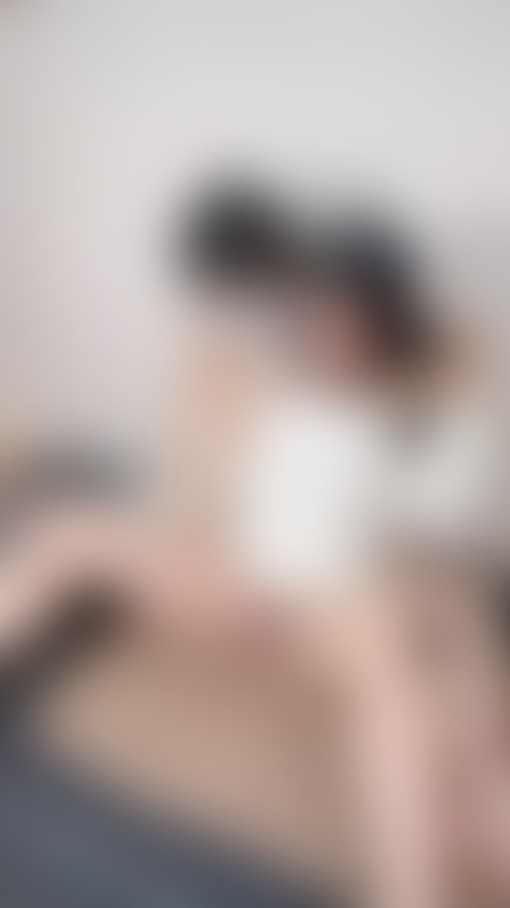 おっぱいを揉んだら控えめな喘ぎ声
脱がして乳首を攻めて、手マンでぐちゅぐちゅ
喘ぎ声もだんだん大きくなって来るのでエロいです! (2/2)