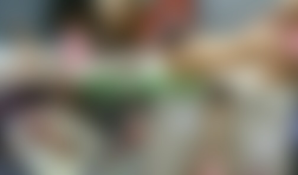 この女の子はエロくて撮影にも協力的なので既に数回の撮影済で今回も!
既に昔懐かしいボディコン姿でハメ撮りし大量の精液を気持ちよく中出しさせてもらい2回目のハメ撮りに
まずは射精し敏感になっているチンポへご奉仕
差ほど上手ではないですがゴムなど付けない生フェラは気持ちよく直ぐ勃起!
その勃起したチンポを丁寧に舐めてもらい臨戦態勢に!
女の子にはマイルーラは1度入れたら何度でも大丈夫っと嘘ついて2回目は避妊無し
既に中出しされているので膣内は僕の精液でズルズル状態
その精液まみれのオマンコにバックからゆっくり挿入
好きでもない男に撮影されながらチンポを挿入されじっと我慢している女の子ですが微かに声を出してしまうのが良い!
1回目の射精で膣内の精液がヌルヌルし非常に気持ちよく、ねっとりと腰を動かし中の精液を膣壁に擦り付けるように動き感触を味わいます
そのねっとりとした感触と経験人数が浅くキュウキュウに締め付ける極上オマンコ内を2回目とは言え興奮しカチカチに固くなった生チンポで突きまくると段々と射精感が!
正面のカメラに向かって「2回目も中に出してください」っと言わせ遠慮なく子宮口にチンポの先端を密着させ射精開始!
ボクは中出しする時はなるべく子宮内に精液が流れ込み妊娠するように膣奥で必ず射精します
バックの時は更に子宮口にチンポが当たるので必ず子宮口に密着させ射精!
2回目の射精とはいえオナ禁10日で溜まっており、かなりの量の精液を注入!
でも子宮口からかなりの量の精液が子宮内に入っていったようなので差ほど膣口から精液は出てきません
それでもボクは普通の人より精液量がかなり多いみたいでシッカリ膣口には中出しした証拠の真っ白い精液が・・・・!
妊娠するかもしれない中出しをされ最後ビデオに向かって女の子はピースサインをしながら「みんないっぱいオナニーしましたか?」っと購入した閲覧者の皆様にサービスのセリフまで言ってます!
今回は固定カメラ3台+手持ちカメラ1台の動画による構成となっております
特に手持ちカメラではバックから精液注入する様子+柔らかくなったチンポを引き抜き中出しオマンコチェックが見どころ
是非手持ちカメラでの中出しの瞬間に同期しオナニー射精をし、余韻に浸りながら女の子の「いっぱいオナニーしましたか?」のセリフを聞いてみてください! (2/2)
