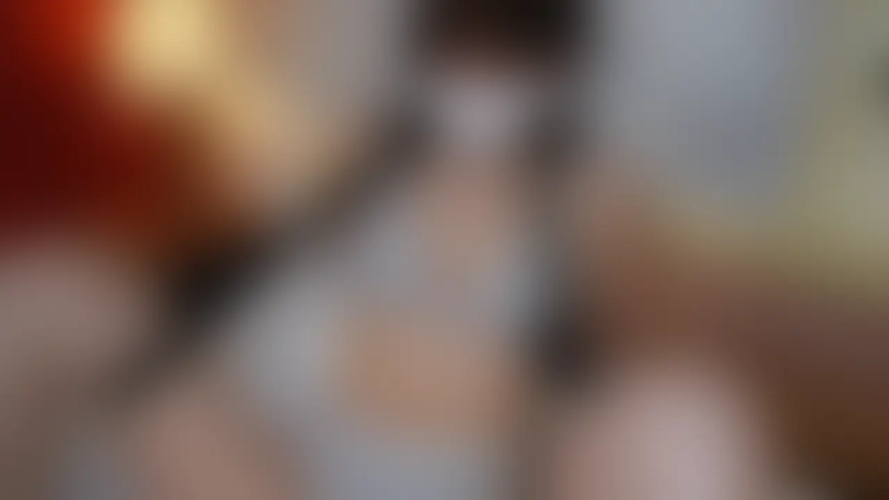 今回初めて…M字拘束されました🥺
見たことないおもちゃも使われて初めてだらけ…
乳首攻めからのおっぱいをたっぷり愛撫されたあと
力ずくで足を開かれてのクチュクチュ手マン💦
それだけでもやばいのに。
激震の電マをクリに直当てされての手マン。
クリと中の同時攻めでこれだけでイった。
いやだ!いやだ!もうイケない!
って言ってるのに、電マにアタッチメント付けられて。
これも勝手に中に挿入されてスイッチオン。
電マの激震がアタッチメントに伝わってクリと中に電気が走るような感覚。
スイッチ入れられただけで敏感だったあそこはもう痙攣。
イク感覚がどんどん狭くなって何度も何度もイかされました…
電マアタッチメント…マジでやばい…
ドンドン壊れていくよ、本当に😭 (2/2)