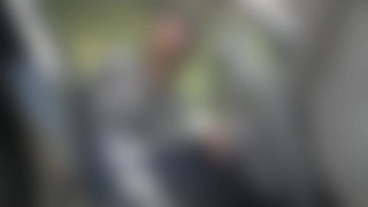 知り合いの主婦に頼まれて
動画を一緒に撮影しました。
内容は(カーSEX、浴室SEX、手コキ、ベッドでSEX)
4つに分かれています。カーSEX編です (2/2)