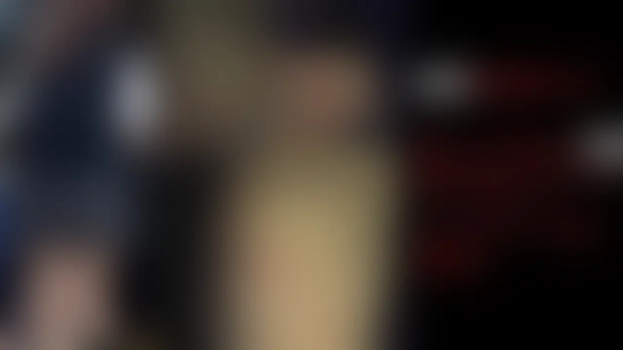狂信者 #28【★5】ミニスカ美少女を満員車両に押し込み、パンツをずらしてガッツリ生マン成功
試行錯誤の末、遂に捕らえることができた貴重な映像。
今回のタゲは超ミニスカのギャル風美少女。スカート丈が短すぎて、リュックで捲りあがり水平撮りでもパンチラあり。混雑に乗じて満員車両に押し込み、お触り開始。
抵抗も少なく、簡単に生パンに到達。大きめのムチ尻を揉みしだき、極上の柔らかさと若い弾力を楽しむ。
その後パンツをずらし、ガッツリ生マンに成功。生マンの深度、時間ともにシリーズトップクラス。 (2/2)