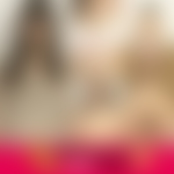 さとみ（23）カフェ店員。
ぼぉーっとした雰囲気がとっても可愛い彼女。
まるでアイドルグループにでもいそうです。

恥じらいながらも可愛いワンピースを脱ぐと、これまた可愛いピンクと白のギンガムチェックのブラとパンティ。
更に脱ぎ進める彼女。

ちっぱいが彼女にとっても似合っており、対象的にちょっと濃い目の色の乳首が想像力を搔き立てられます。

マ●毛は処理しているもののカミソリ負けの跡がチャーミング。
そしてオマ●コを広げるとキレイなピンク色の小陰唇が・・・

恥じらいながらも産まれたままの姿になっていく素人○○○をどうぞご堪能下さい。 (2/2)