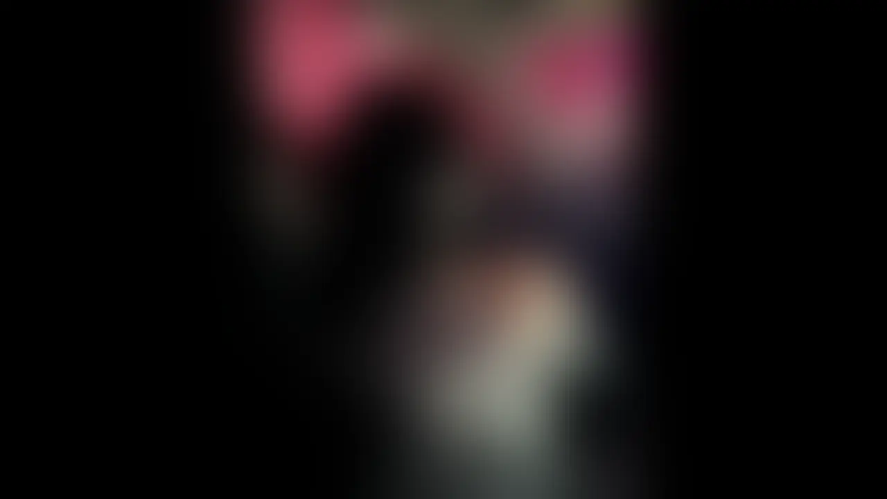 【前半】清楚系ギ〇ア〇ト女子〇生です
絡み合いから見ると 経験人数1人だけなのも納得する緊張のしかた
そして 納得の綺麗なピンク色のマ〇コ
正直、僕は **系やウブな子に、全く興味がなく
そそられないので 僕は撮影に回り
デカ〇ンの友人にハメてもらうことにしました。
ホントに 興味がなく 初めてのジャンルでしたが
僕も、やはり 男の子です 撮影していると
下の方が 反応してきて 気が付けば 舐めてもらったり
挿入していました。。。 キツキツ マ〇コに感動
挿入した瞬間にギリッと吸い付いてくる感じが ガチでやばいです
後半になるにつれ、慣れてきたのか、
最初の恥じらいが少しずつ崩れていって、
ガンガン喘いでる声とかも出てきて、そこも見どころだと思います。 (2/2)