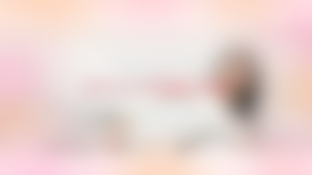 オナニー中毒の人妻が真っ白なパンティの中でモゾモゾ。
パンティがびしょ濡れに。。。 (2/2)