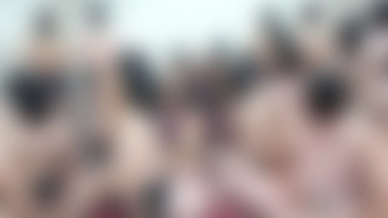 美波あいり総集編120分34発！25P大乱交中出しぶっかけ33連発＋官能メンエス中出し！
前半は爆乳痴女あいりさんとパイおじ軍団24人との大乱交！手コキ・パイズリ・フェラを駆使して顔射や舌射でザーメンぶっかけ7連発！からの生ハメ中出し11連発！からの再び顔射ぶっかけ16連発！
後半はあいりさんの超絶テクを駆使した官能メンエス体験！超絶アナル舐め〜乳首舐めローションヌルヌル手コキ〜最後はスパイダー騎乗位で生ハメ中出し！
公開中の過去5作品(¥12,500相当)を完全収録した120分総集編を大特価¥4,500でご奉仕！ (2/2)
