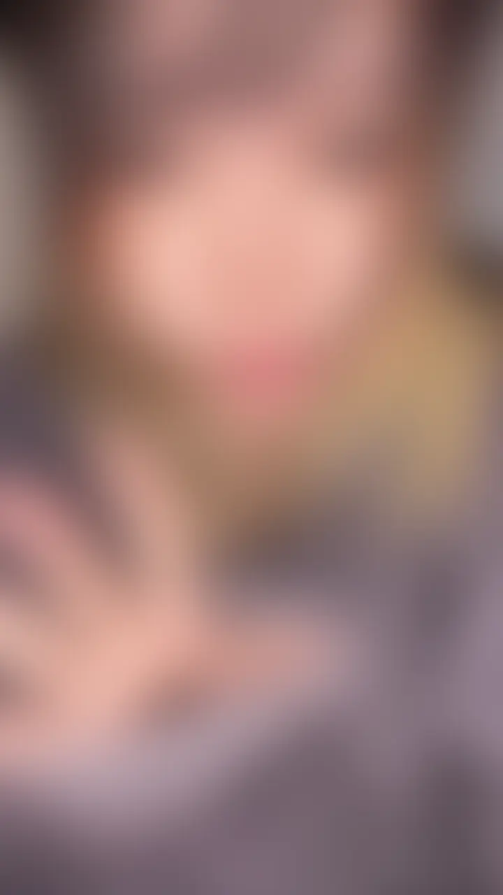 あちゃん、ひさしぶりにしちゃった…
最初は静かにしようと思ったのに、気持ちよくてオホ声止まらなくて、いっぱいイッちゃった。
えっちなあちゃん、恥ずかしいけど見られたいの🥺
あちゃんを見ていっぱいしこしこしてね💕


I couldn’t help it… it’s been a while since I touched myself.
At first I tried to stay quiet, but it felt so good I couldn’t stop moaning… and I came so many times.
This naughty side of me… it’s embarrassing, but I want you to watch me 🥺
Watch me and stroke it a lot for me, okay? (2/2)