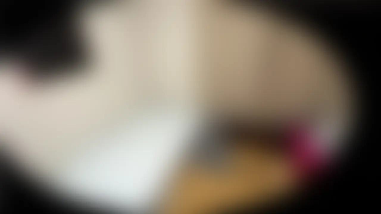 【実録】深夜のデリヘル嬢密着ファイル14!上〇店まりな(23)
こんばんは、都内のアラフォーぽっちゃりおじさんです。大のデリヘル好きでお恥ずかしながら素人童貞です。デリヘルを呼んだ時のプレーをカメラで撮って後で見るのが大好きです。
今回は北の玄関口、上〇店のまりなさん(23)Gカップです・ごくせんのやんくみの美人バージョンにそっくりな黒髪ロングのキレイな方でした。口調もフランクでタメ語でちょっときつそうな感じでしたはプレーは本当に絶品でした!
こんな可愛い子が乳首舐めからフェラしてくれます。めちゃくちゃうまい・・・じゅぽじゅぽ音をごきゅごきゅ音をたてながらしてくれるフェラは最高すぎました。
何しろ美人!こんなきれいな子にフェラとかたまりません、そしてそのまま乳首舐め手こきで攻めてくれます。もう気持ち良すぎて我慢できず出ちゃいそうになりました。「何でいきたい?」と聞いてくるので何があるか聞くとゴム1生2で裏を引いてきます。もうこんな可愛い子と生でできたら最高、ということで生挿入。
うわああああああああ、きもちいいいいいいいいい
Gカップの大きなおっぱいを揺らしながら、しかも顔は仲間由〇恵、もう気持ち良すぎて気持ち良すぎて興奮して最後は正常位でいっぱい出しちゃいました (2/2)