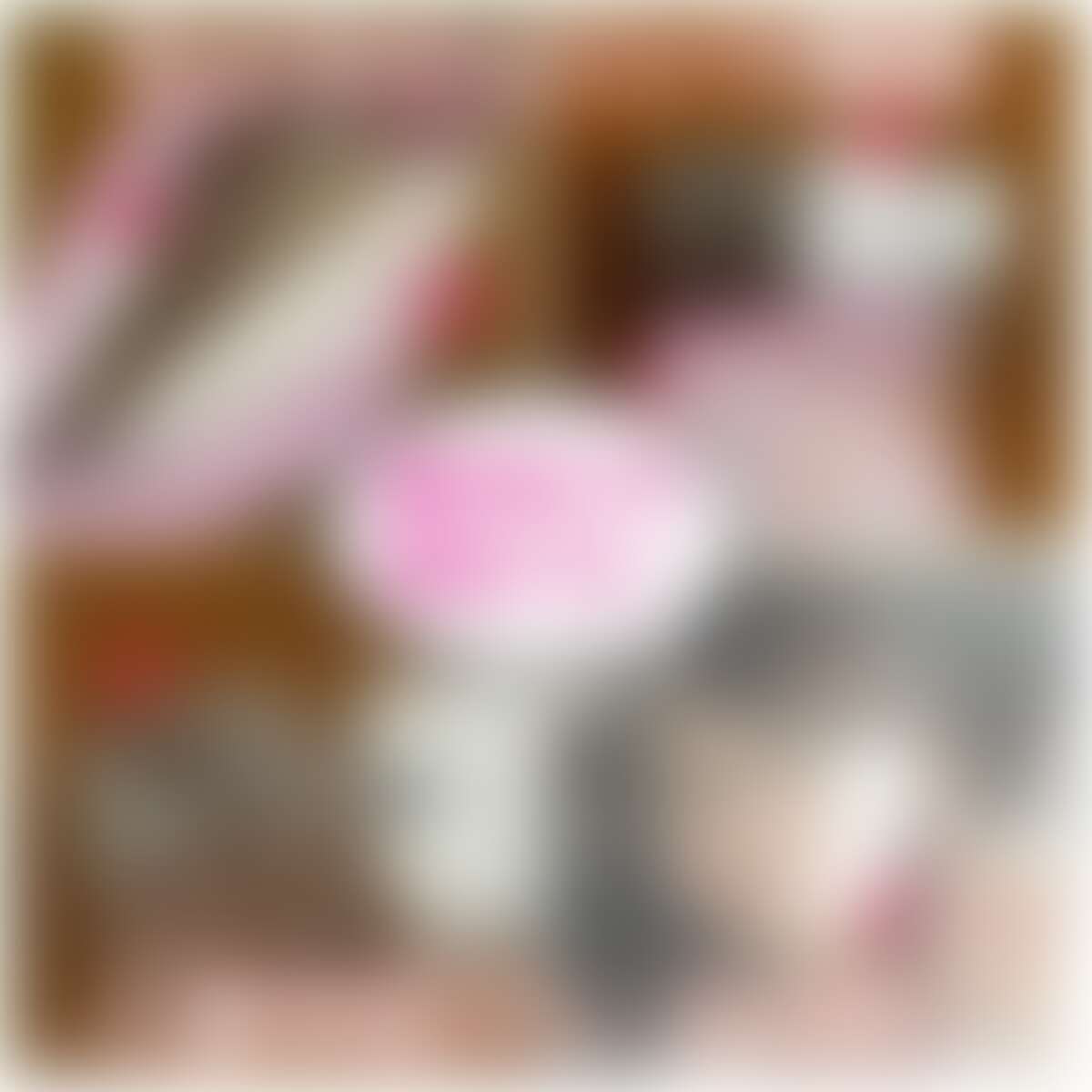 眼鏡をかけて愛嬌のある笑顔で皆に好かれている人妻社員の早紀さん。
今まで何回も早紀さんとSEXしていることを想像してオナニーをした事があります。
もちろん早紀さんが急な出張用に女子休憩室に保管している下着にも何回も精子をかけたこともあります。
今日は休日出勤して、早紀さんの机の中をチェックします。
引き出しの奥にあった可愛いポーチに取り出し、中を確認すると早紀さんのサニタリーショーツとナプキンが現れました。
ウ〇ングのおしゃれサニタリーショーツとナプキン、オリモノシート．．．．
これがこれから早紀さんのマンコに触れるんだ。
そう思うだけで股間はガチガチに固くなります。
じっくりと観察、次こそはこのサニタリーショーツにたっぷり精子をぶっかけてやります。 (2/2)