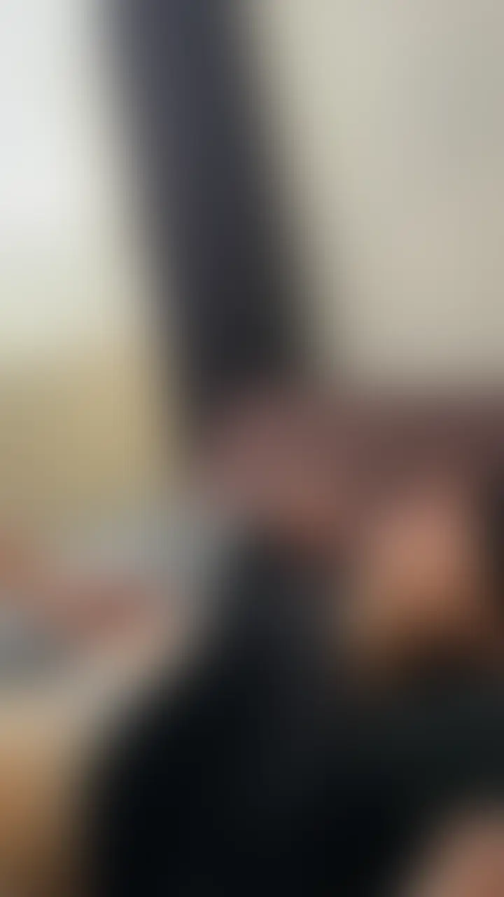 貸し出サレ妻 京香 39歳 初めてのヤリ部屋で喉奥ガン突きイラマ&串刺し カーテン全開で痴態晒し汗だく串刺し絶叫プレイ
【臨場感あふれるスマホVer】
https://myfans.jp/posts/9a048e72-89be-477c-8683-edf41cc09d14/
【HD Verはこちら↓】
https://myfans.jp/posts/d13172e7-37f7-404b-be7d-dece4f4a867c
みなさん、こんにちは~! TAKAです😎
大変お待たせしました。映像をご覧になっていただければわかると思いますが、最高の人妻と最高の初貸出串刺しプレイでした。
旦那様のご希望のより、拡散されると困るとのことで期間限定となりましたので、お早めにお求めください。
京香さん(39歳・Bカップ乳房・乳首デカビン)が、初めてヤリ部屋に貸し出しされた時の貴重な映像です
Xで既にご存知の方も多いと思いますが、京香さん、旦那さんとはラブラブなのに、旦那さんの性癖で「他の男に京香のマンコが犯されてるの見たい♡」ってことで、旦那さん公認で僕たちサークルへ預けられてます。
最近は、旦那さんの出張時や不在時にヤリ部屋で配信も始めてますので、ガチリアルな人妻の変態オナニーをご覧になりたい方は覗いてみてはいかがでしょうか? (2/2)