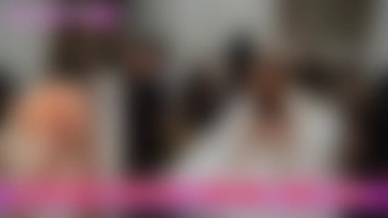 今回、初めての企画参加です。旦那様の希望で奥様のエッチなオ〇ンコ貸し出しを開催しました。新婚1年目のご夫婦さんがリアルに体験します。大勢の男性に次々とセックスされてアクメしちゃう奥様を見てください。お尻のラインも凄くセクシーでした。♀ユリさんご夫婦 (2/2)