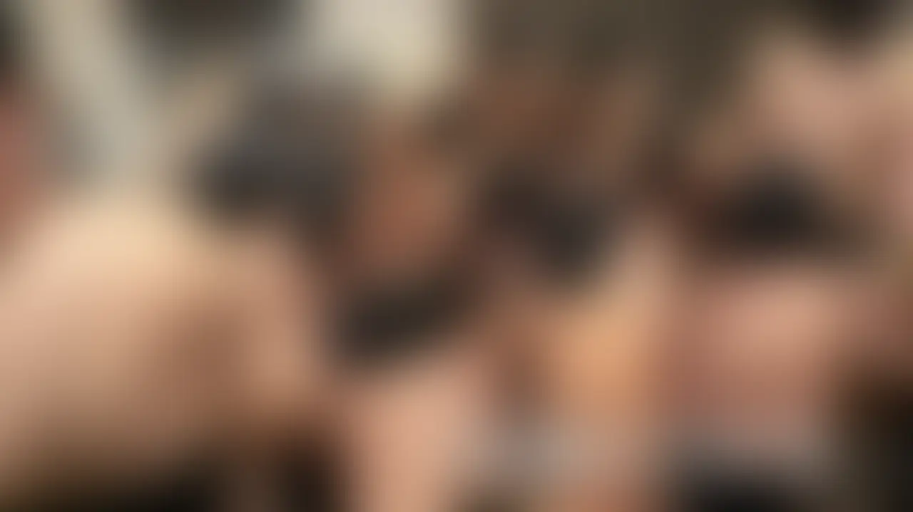 ⚠️⚠️顔面モザイク処理ver⚠️⚠️
るいの顔がモザイク処理されているバージョンになるのでお気をつけください!!!
(natsuさんのお顔にモザイク処理がされているのはデフォルトです。)
hiro&natsuさん、パイおじさんとの大型コラボ【第二弾】❣️❣️
えっちで可愛い逆バニーの衣装を着て、総勢32本のおちんぽに囲まれながら乱交ぶっかけされちゃう!!🫣💜
ついに本気になったパイおじ軍団にnatsuさんとるいがもみくちゃにされて、犯されちゃいます🫣💕
今までにないえちえち動画になってるので是非是非見てください💜 (2/2)
