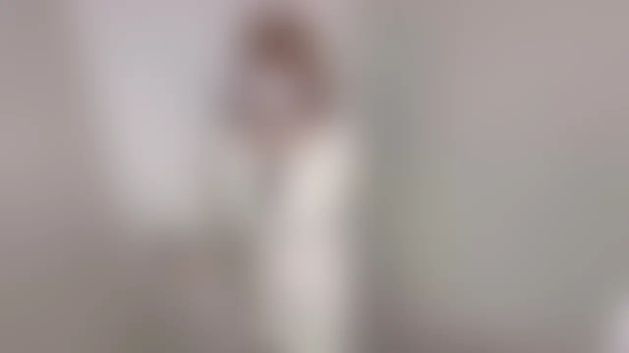 遊びに来てくれたファンが、ぐっすり熟睡しちゃっているので今日はたくさんイタズラしちゃいました😍
無防備になっている所を乳首とおちんちんをたくさん触ったり、パンツ越しでクンニさせたりやりたい放題🥰
それでも中々起きないからアイマスクをそっと取った後、騎乗位越しでおっぱい触ってもらったり
、パイズリしたりとっても興奮してそのまま本番SEXでお互いたくさん感じちゃってすごく気持ちよかったです💗
起きた後の触り合うシーンがすごく良かったのが見どころです🩷 (2/2)