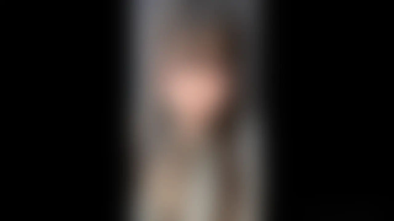 【完全顔出し】軽音部の美女ボーカリストJD(19)と危険日生中出し密会
将来歌手デビューを目指している軽音部の美女ボーカリストJD(19)と危険日生中出し密会してきました。
色白清楚な容姿と美声の持ち主で、周りの男子からいつも性的な視線を感じるらしい。
その自覚があって更に男を手のひらで転がす小悪魔女子。
お仕置きに危険日無視で特濃精子を3発たっぷり注入してあげました✌️
バチボコプレイは初体験だったらしく、魅力的な歌声は次第に卑猥な喘ぎ声に変わり、彼女の声帯・身体全てを支配しました笑
3時間を越える濃厚SEXで彼女が雌に堕落していく姿をご覧ください☺️ (2/2)