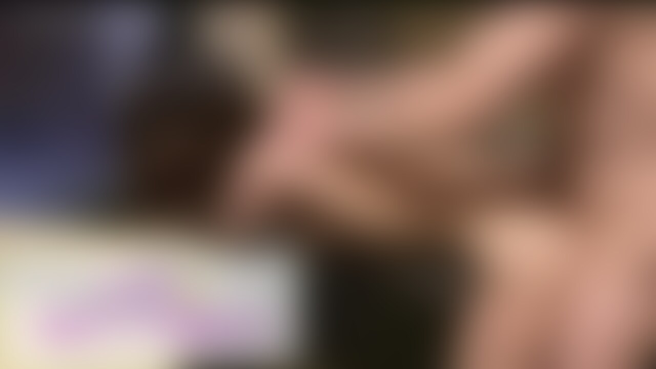 窓際えっちの動画です。

外が見える場所でえっちするのは初めてでした。
見られる事はないんだろうけど
万が一を考えるとやっぱり興奮しちゃいます😣

最後は床に四つん這いにされて
ワンちゃんみたいな
交尾SEXで気持ちよくしてもらいました🐶💖 (2/2)