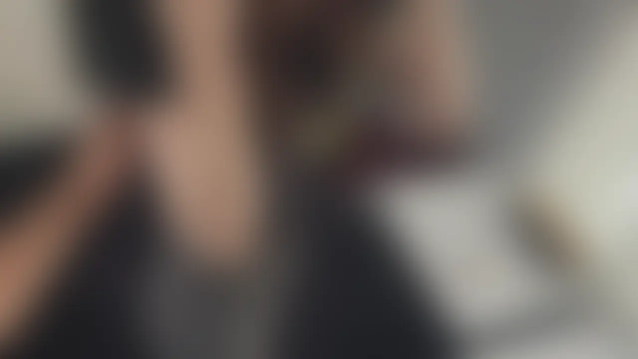 【彼氏持ち元陸上部の激かわ女子に生中出し(Nちゃん)】
会う前緊張しすぎてほんとに帰ろうかなって思ってました。って会った後もずっとオドオドしてました。
話聞いてみると彼氏がいるらしいNちゃん今喧嘩してて会いにきちゃいました。って
会った後カフェ挟んで家in
可愛いからカメラ向けたらずっと恥ずかしそうに照れてました。
服めくると陸上部で鍛え抜かれた腹筋と締まりのいい体、ツルツルの肌に綺麗に整えられたまんげ。
キスしてクリちょっと触ったらすぐイっちゃいました。
しばらくエッチして夜になり、巨根イケメン合流、男2人を目の前にするNちゃんやっぱりオドオド。
巨根イケメンのデカチンが入るたび処女みたいにおっおっ!ってへんな声出て震えてたのが初々しさもありつつ、いけないことしてる感じが満載
イケメンと2人で一晩元陸上部の締まったまんこ堪能して解散しました。 (2/2)